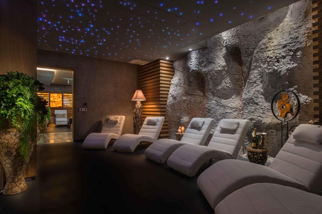 A part of the SPA center in the Palace Hotel - rated best hotel with SPA and swimming pools in Varna - leading to an affiliate link in booking.com 