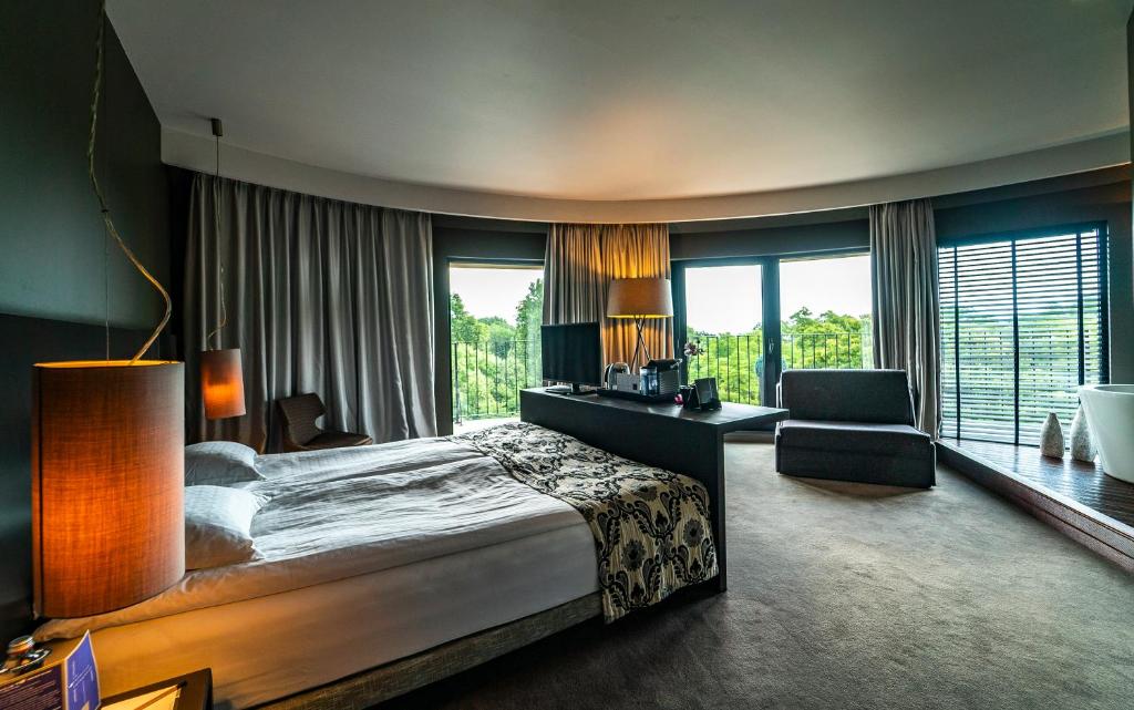 A room in mOdus Hotel - the best hotel in Varna's city center - leading to an affiliate link in booking.com