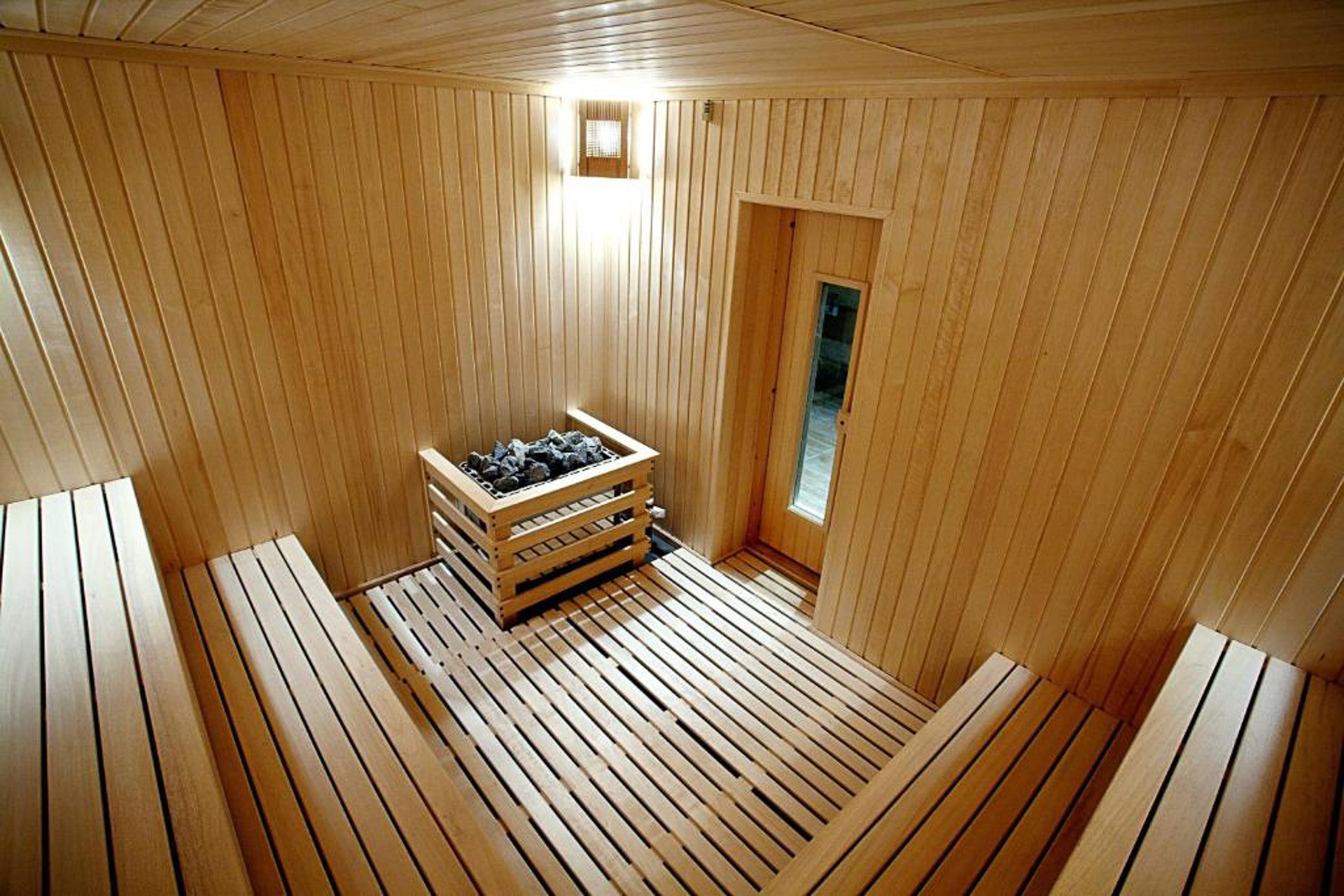 Small sauna in hotel Primoretz (leading to a booking affiliate link)