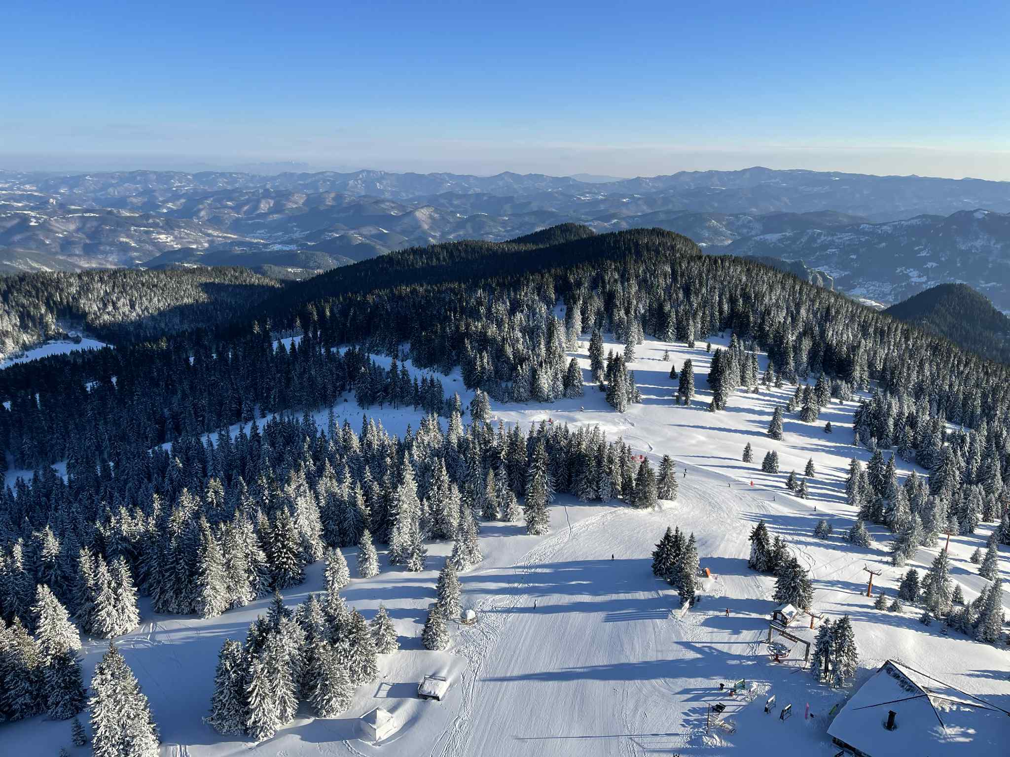 A bird-eye photo of Pamporovo ski resort