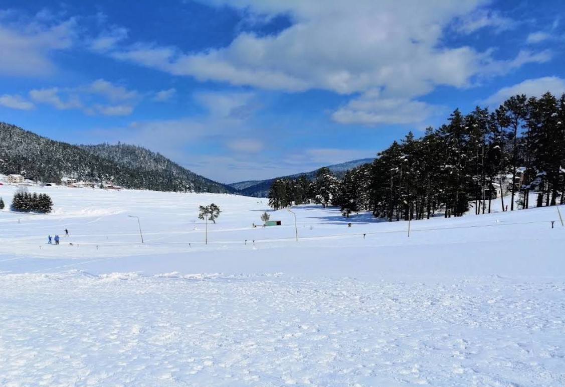 photo of Yundola ski area during winter with lots of snow