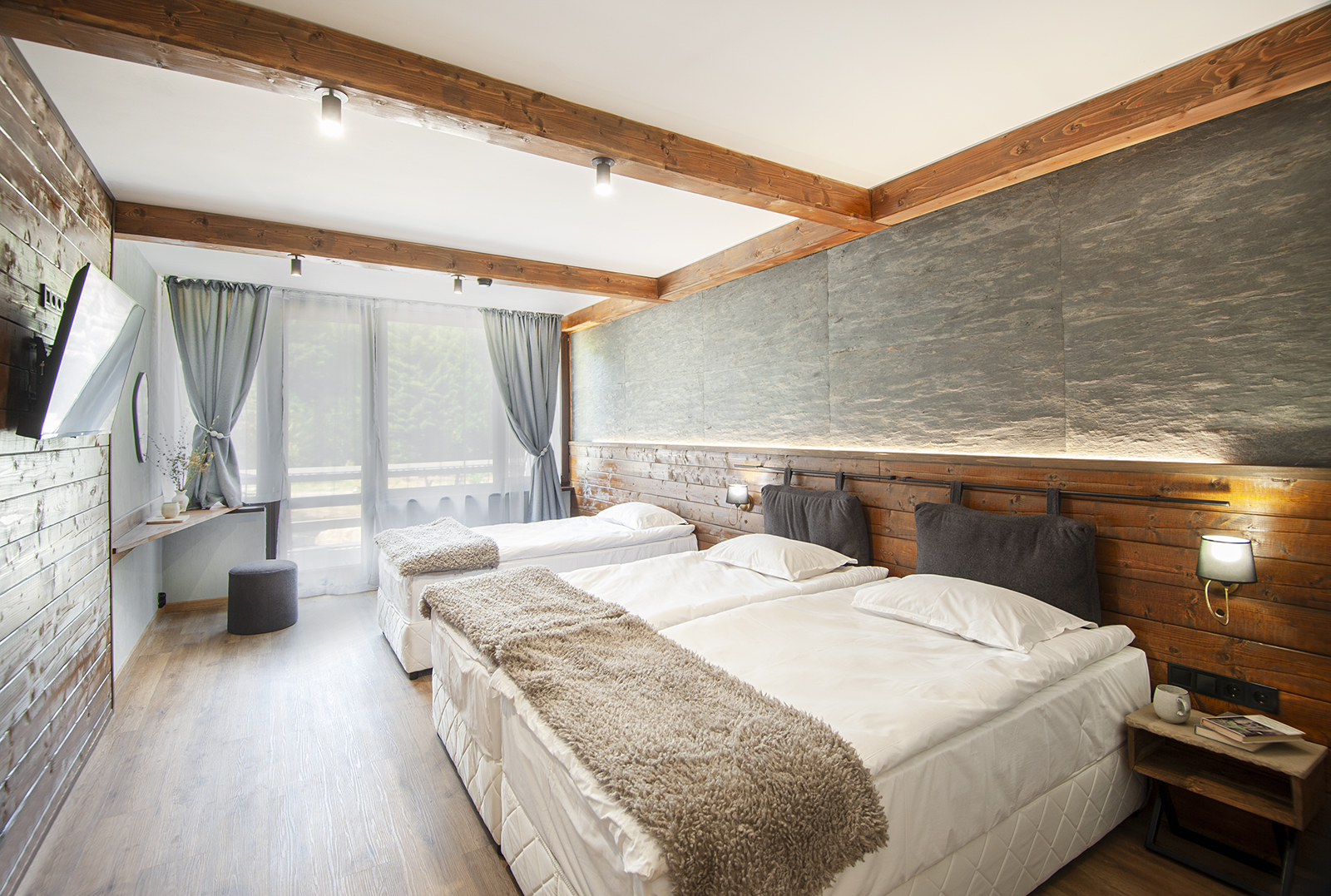 Triple room in Park Hotel Ela (Affiliate link)