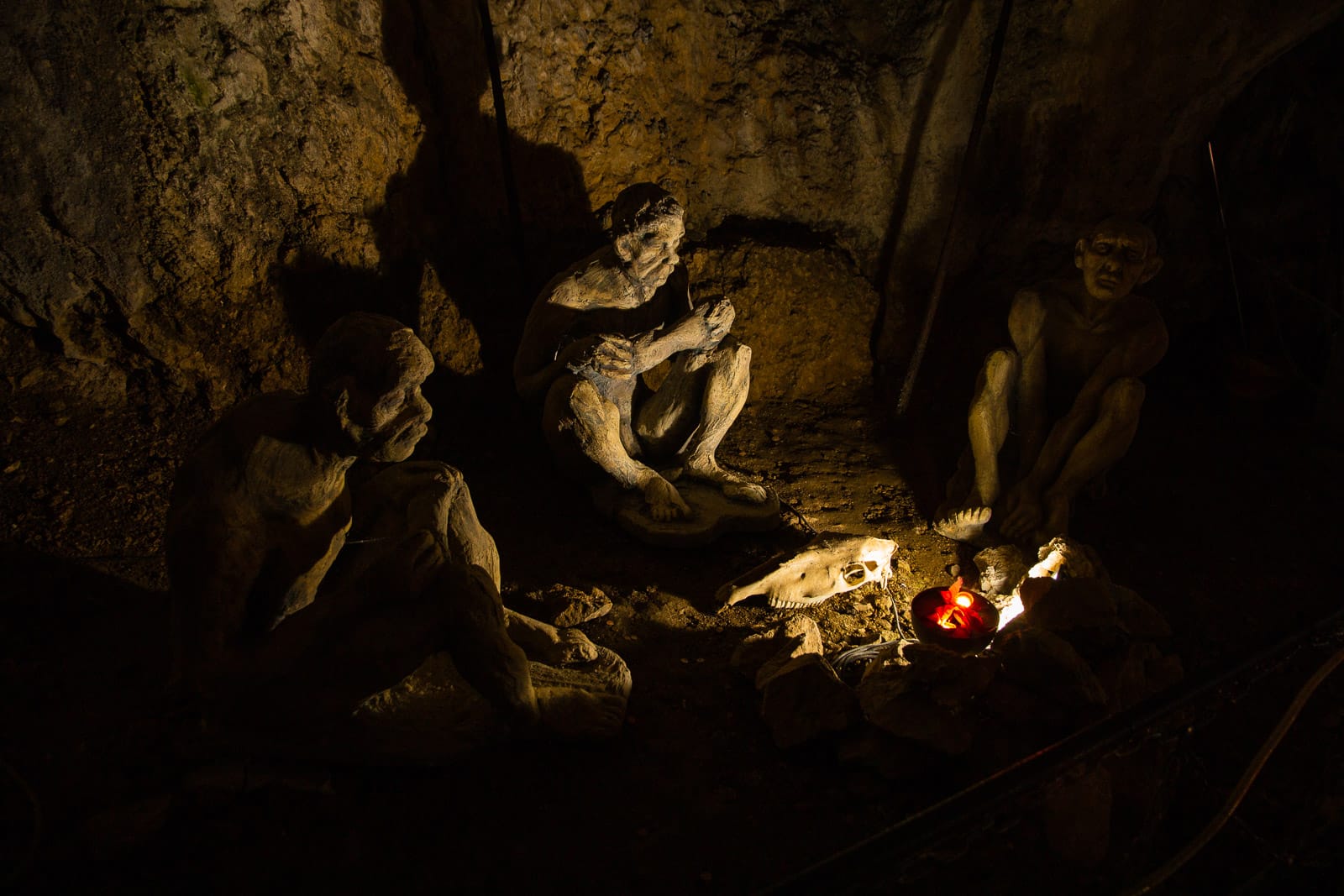 Homo sapiens statues around a "fire" in Bacho Kiro Cave